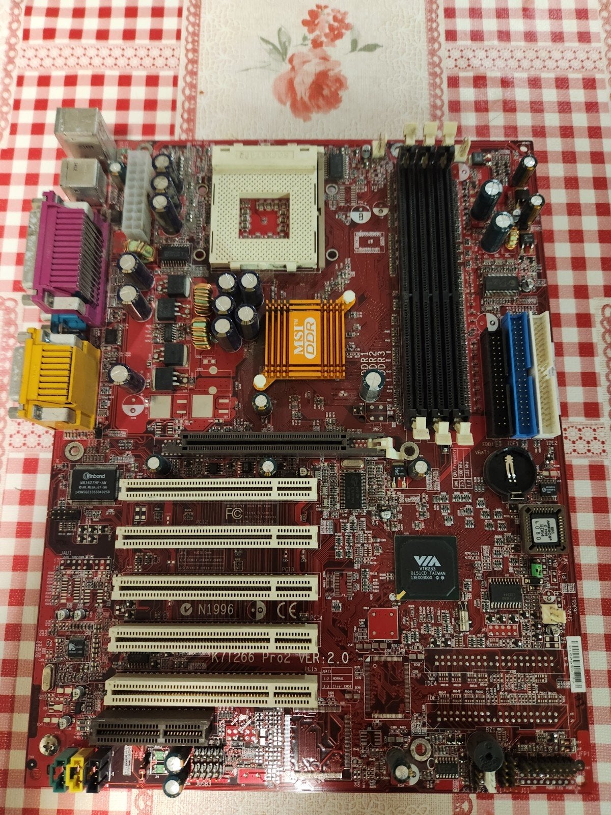 Msi K7T266 Pro2  (MS-6380), Ophalen of Verzenden, AMD