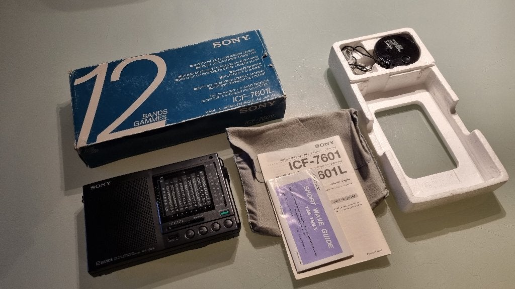 Sony ICF-7601L Vintage radio - 12 banden - volledig verpakt, Ophalen of Verzenden, Audio en Video
