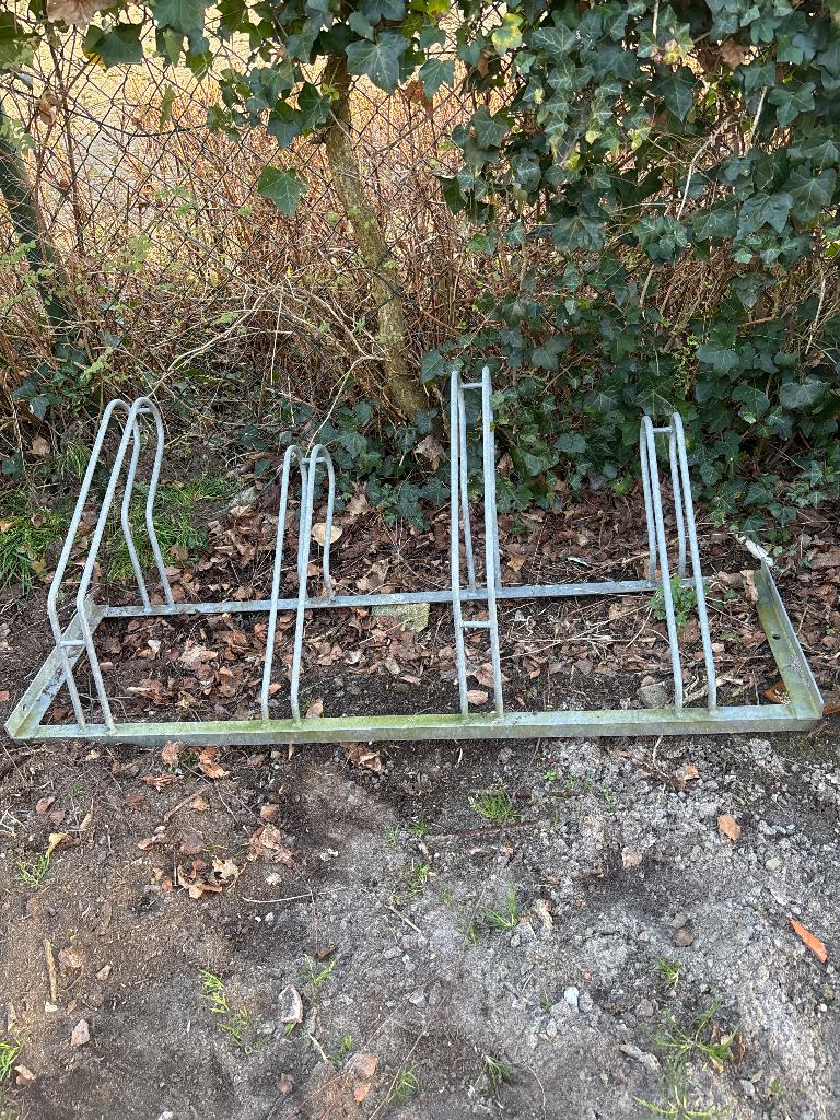 Fietsenrek 4 fietsen, Ophalen, Zo goed als nieuw
