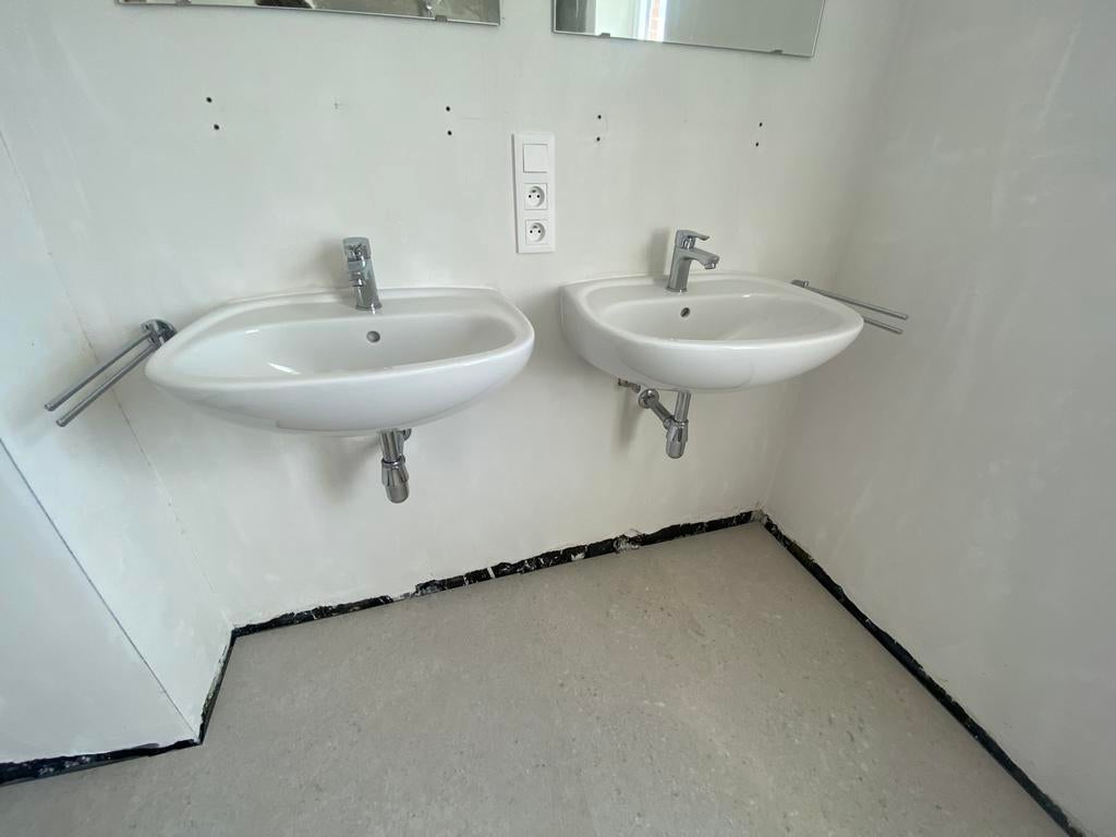 2 nieuwe witte lavabo’s met kraan en onderbouw, Ophalen, Zo goed als nieuw