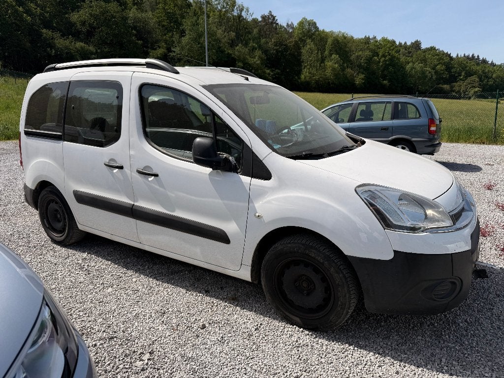 Citroen Berlingo 1.6 HDI 5 places PB DISTRIBUTION, Voorwielaandrijving, Euro 5, 4 cilinders, Wit