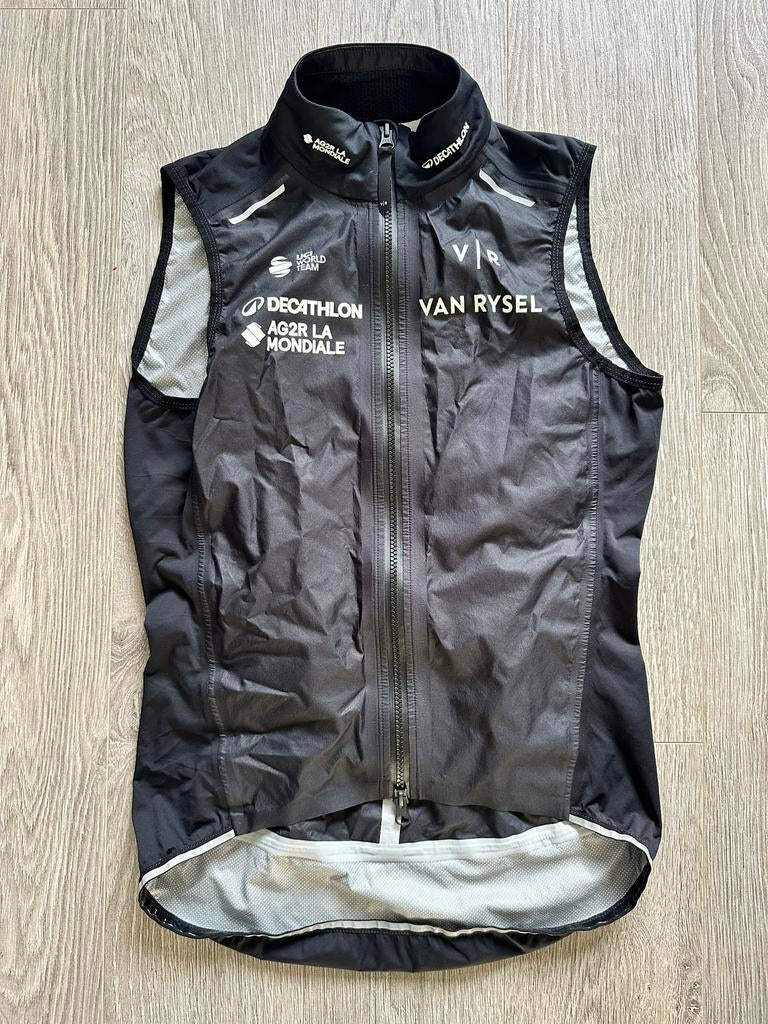 Windvest Decathlon AG2R Pro Team, Fietsen en Brommers, Ophalen of Verzenden, Zo goed als nieuw