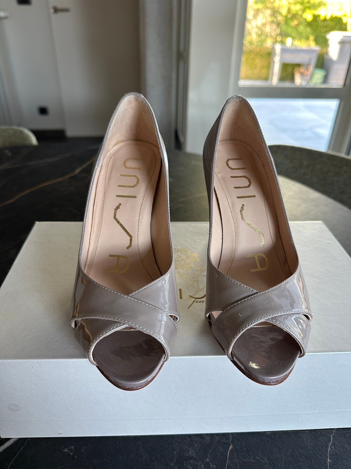 Peetoe dames pump maat 35 unisa, Kleding | Dames, Schoenen, Ophalen, Zo goed als nieuw, Grijs
