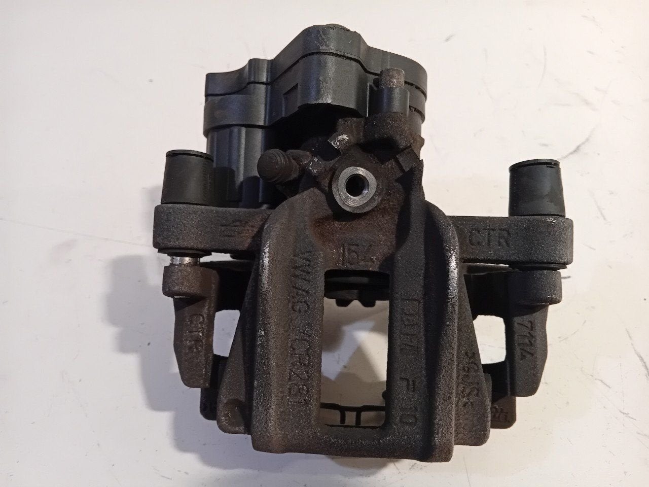 Remklauw rechts achter Volkswagen Golf, Auto-onderdelen, Onderdelen@venauto.nl, Van der Ven Autorecycling B.V., Gebruikt, Ettenseweg 76, 4706 PB Roosendaal, The Netherlands