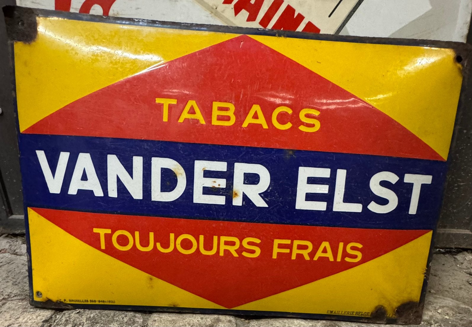 Plaque émaillée Tabacs Vander Elst 1932 – Émaillerie Belge, Enlèvement, Utilisé, Panneau publicitaire
