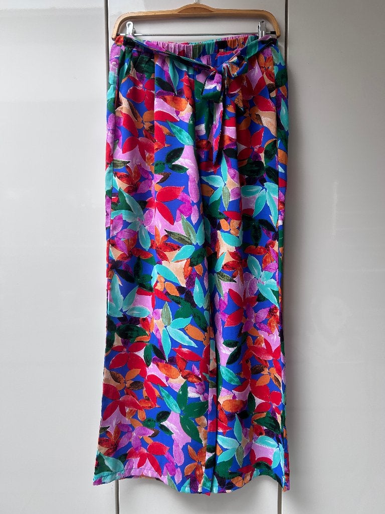 Kleurrijke broek met wijde pijpen - Maat M/L, Kleding | Dames, Maat 38/40 (M), Meerkleurig, Ophalen of Verzenden, Zo goed als nieuw