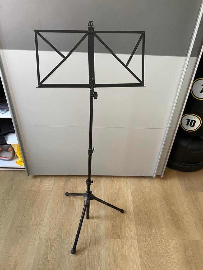 Nieuwe Muziekstandaard - Stevig & opvouwbaar (nooit gebruikt, Muziek en Instrumenten, Standaarden, Ophalen, Nieuw, Muziekstandaard