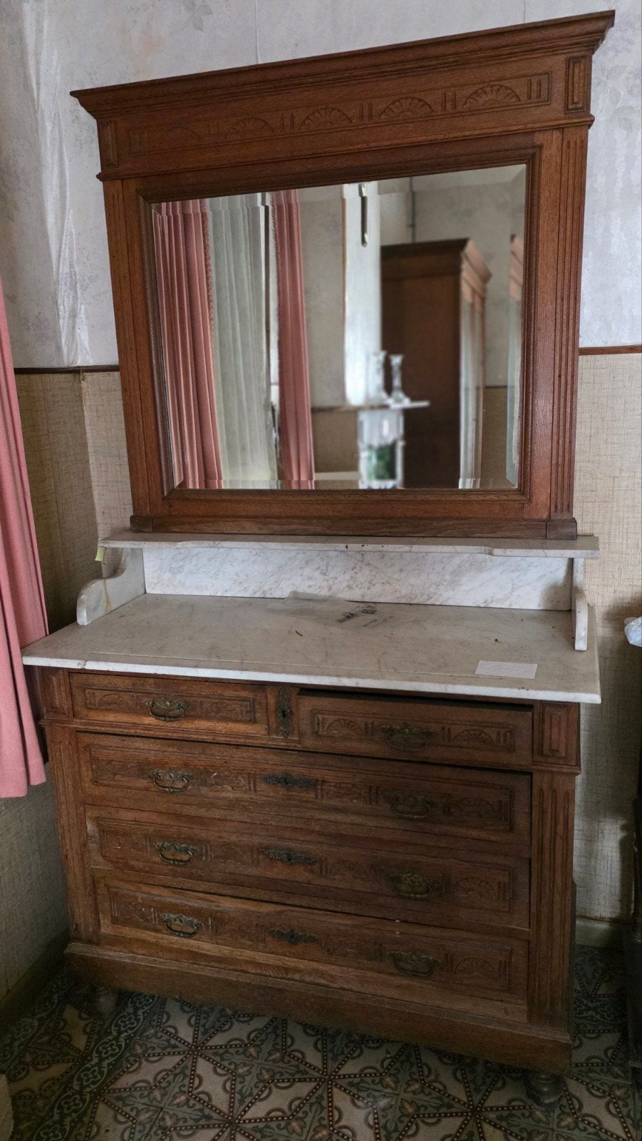 Commode met spiegel en marmer, Ophalen