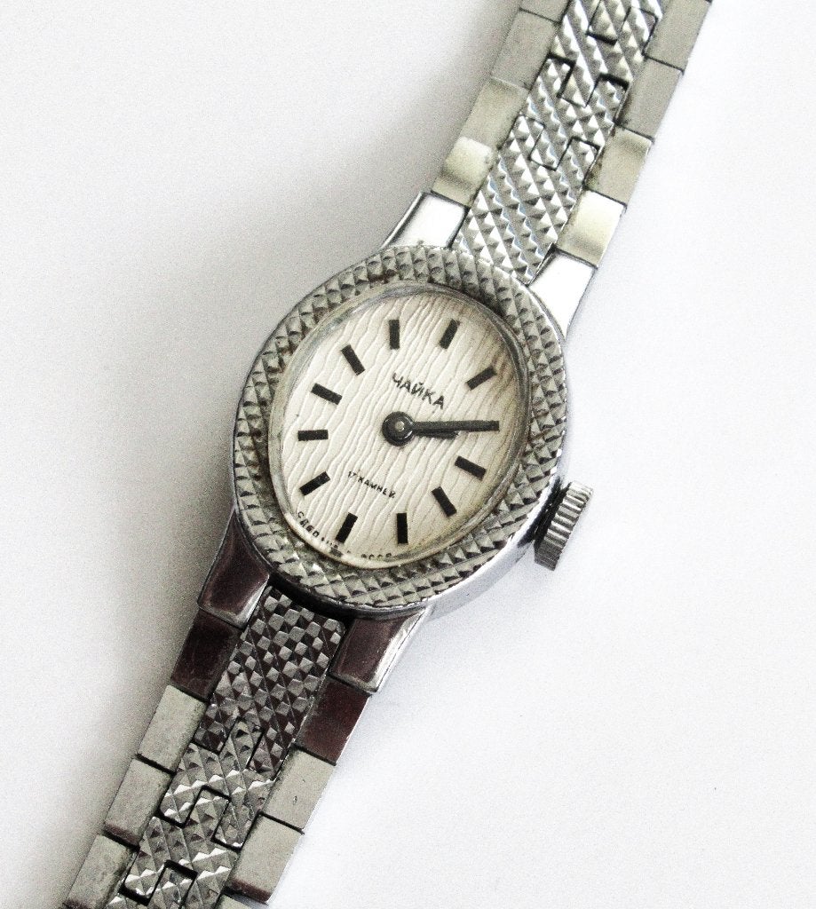 Vintage Sovjet mechanisch dames horloge van de 80 jaren., Handtassen en Accessoires, Horloges | Dames, Ophalen of Verzenden, Zo goed als nieuw