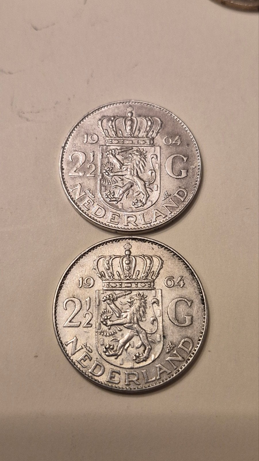 2 munten 2½ gulden zilver1964 Juliana in prachtige  staat, Enlèvement ou Envoi, Reine Juliana, 2½ florins, Argent