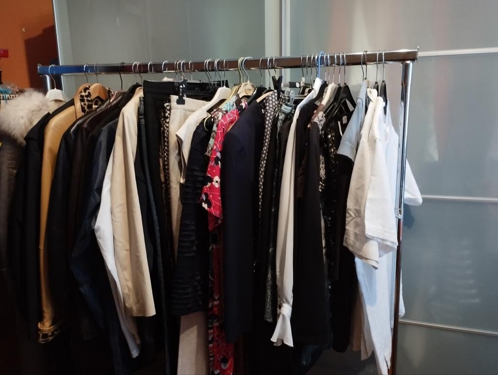 Vide-dressing pour femmes taille 42, Vêtements | Femmes, Enlèvement