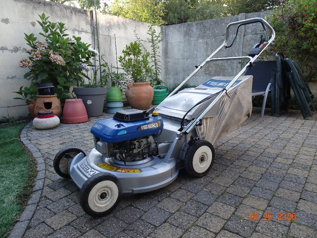 Grasmaaier ISEKI  SW 521, Tuin en Terras, Grasmaaiers, Cirkelmaaier, Zo goed als nieuw, Benzine-grasmaaier, 50 cm of meer