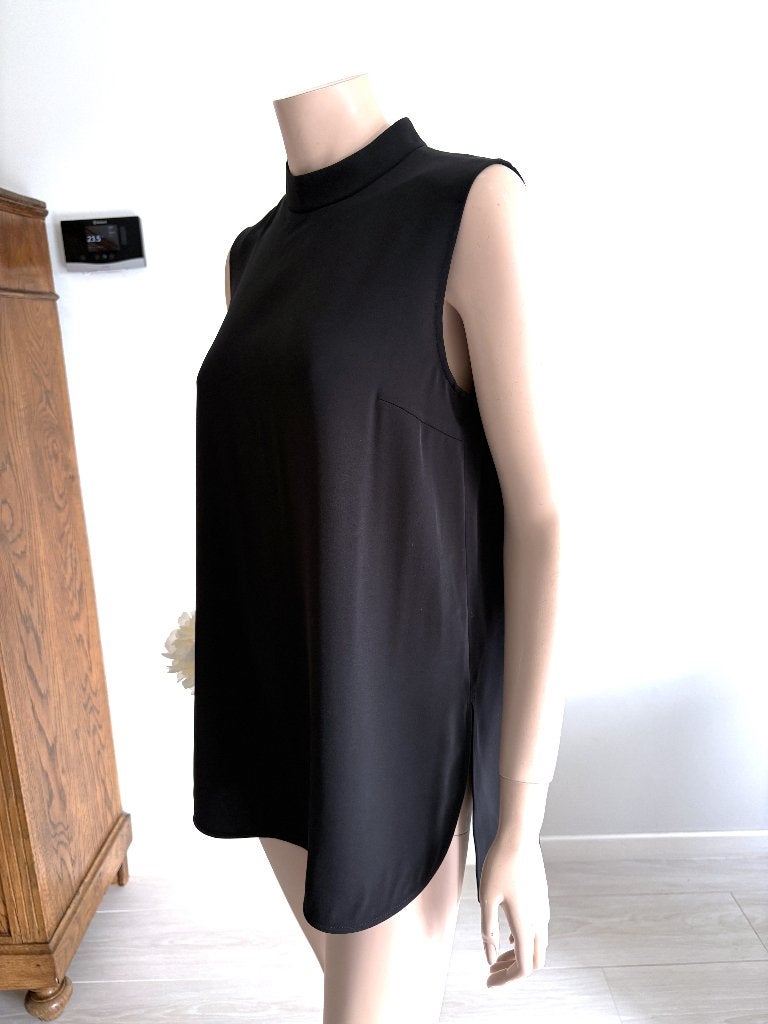 Uniqlo zwarte top met opstaand kraagje – maat M – chic, Kleding | Dames, Blouses en Tunieken, Maat 38/40 (M), Verzenden, Zwart