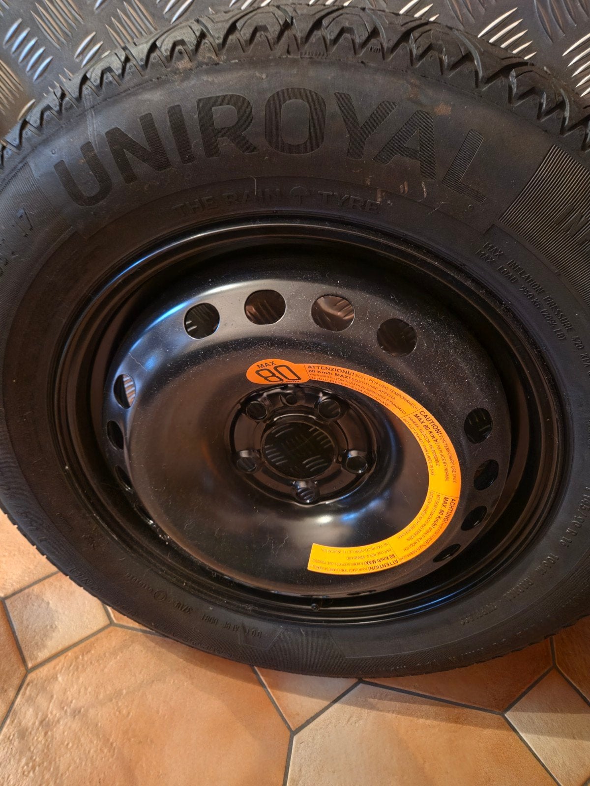 Roue de secours 80 km/h neuve., Autos : Pièces & Accessoires, Neuf, Pneus et Jantes, 145 mm, 16 pouces