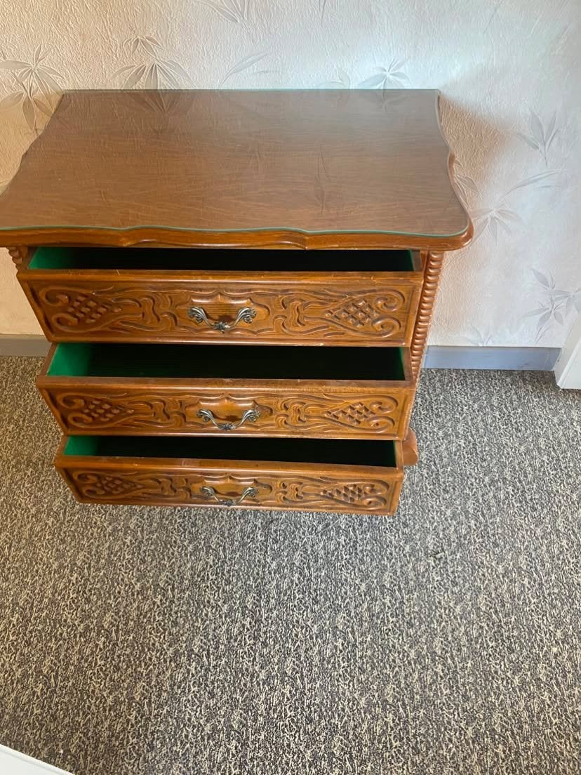 Commode en bois sculpté, Enlèvement, Comme neuf