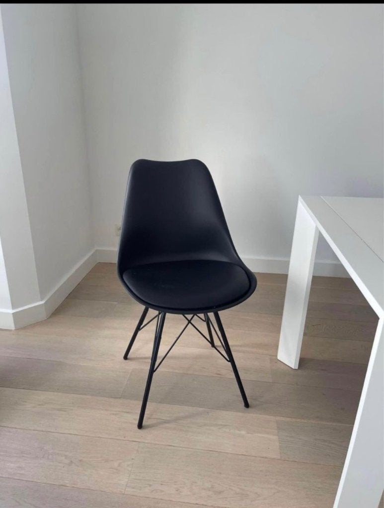 6 stoelen in het EAMES-model, Huis en Inrichting, Stoelen, Ophalen, Kunststof, Zwart, Zo goed als nieuw