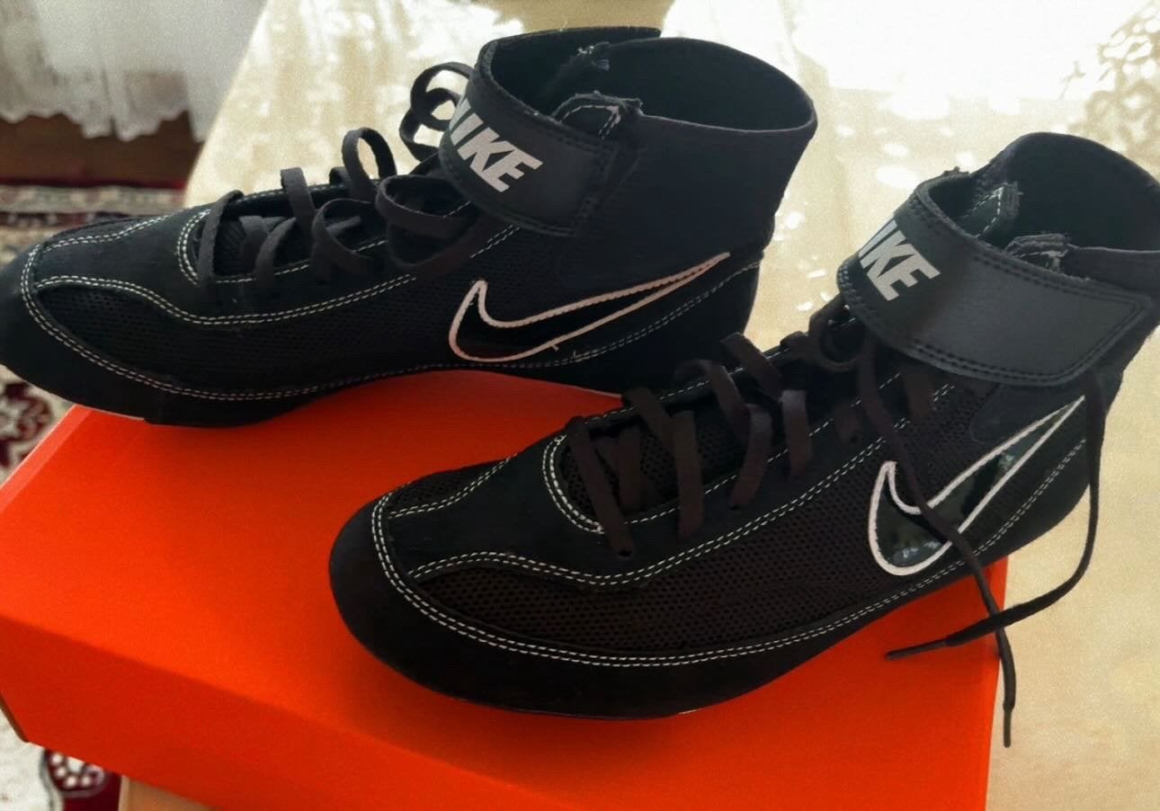 Nieuwe Nike worstelschoenen, maat 41, zwart, Sports & Fitness, Sports de combat & Self-défense, Enlèvement, Neuf