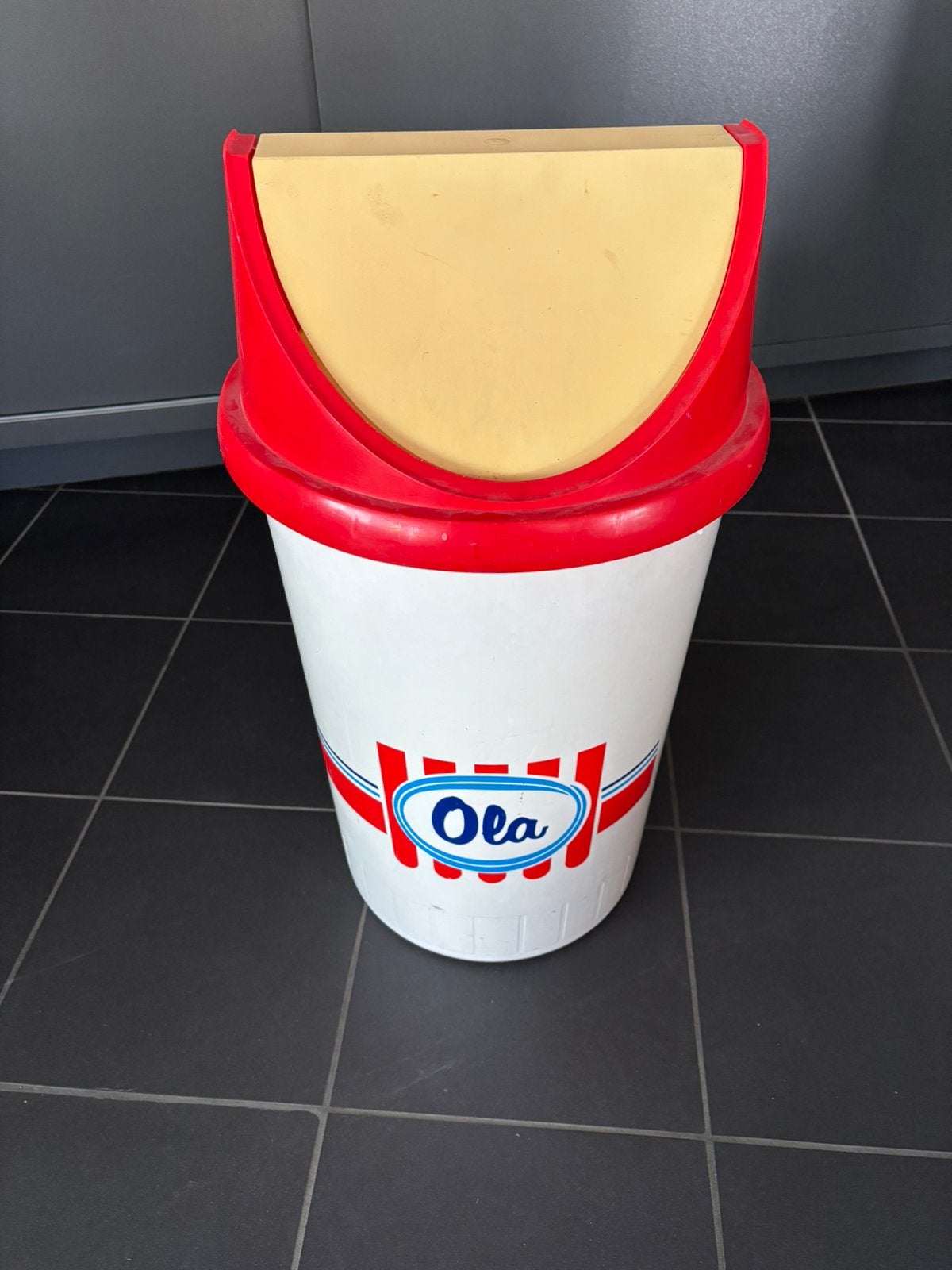 Vuilbak retro Ola, Ophalen, Gebruikt, Kunststof