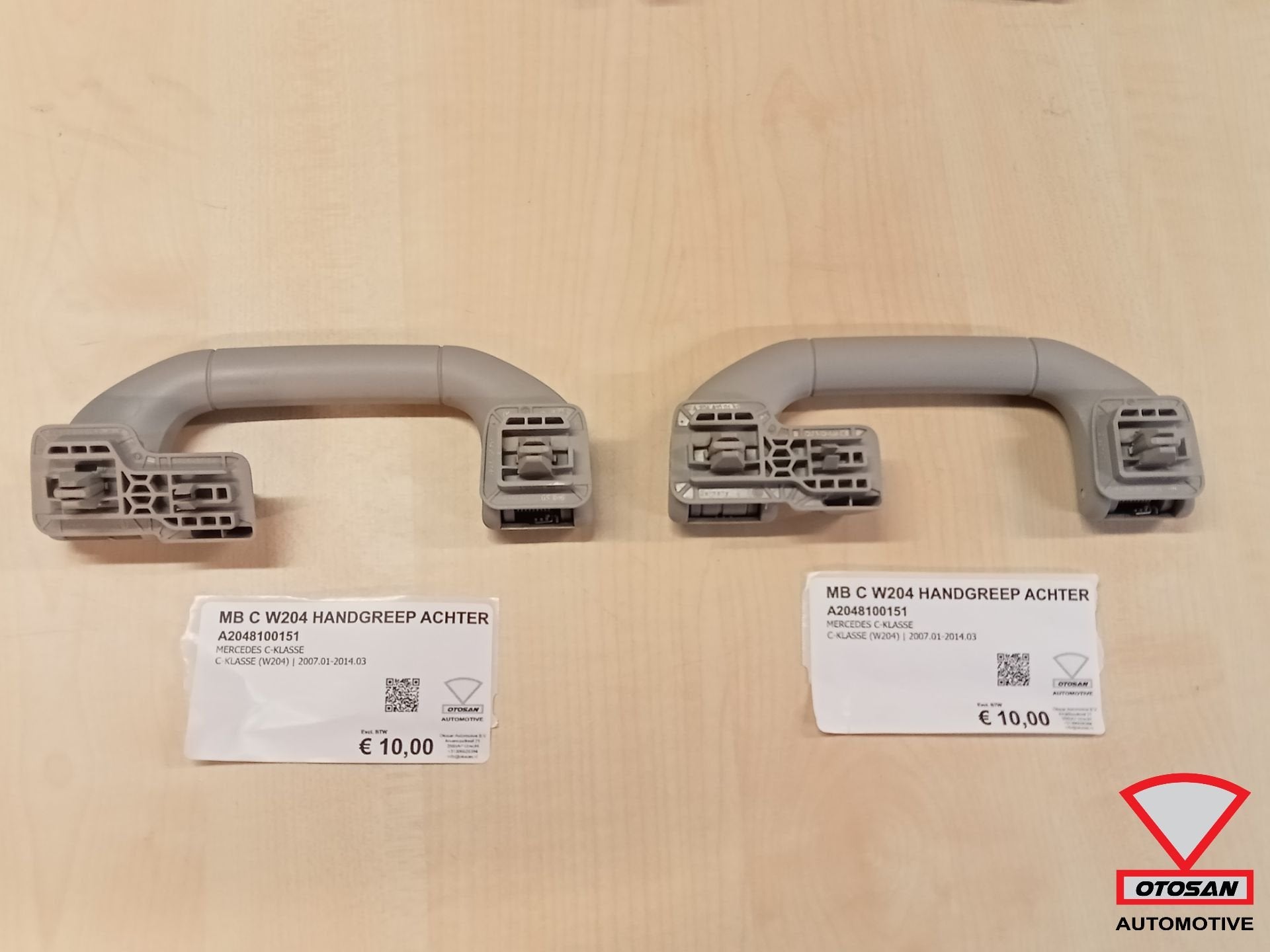Poign e arri re de phare Mercedes Classe C W204 A2048100151, Mercedes-Benz AG, Mercedes-Benz, Utilisé, Mercedesstrasse 120
70372  Stuttgart, DE