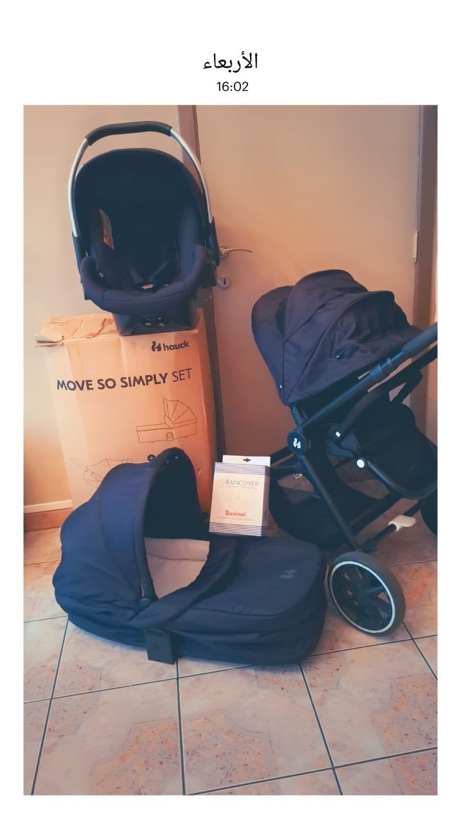 ENSEMBLE D'ARTICLES POUR BÉBÉ (POUSSETTE, LIT, ETC..), Enlèvement