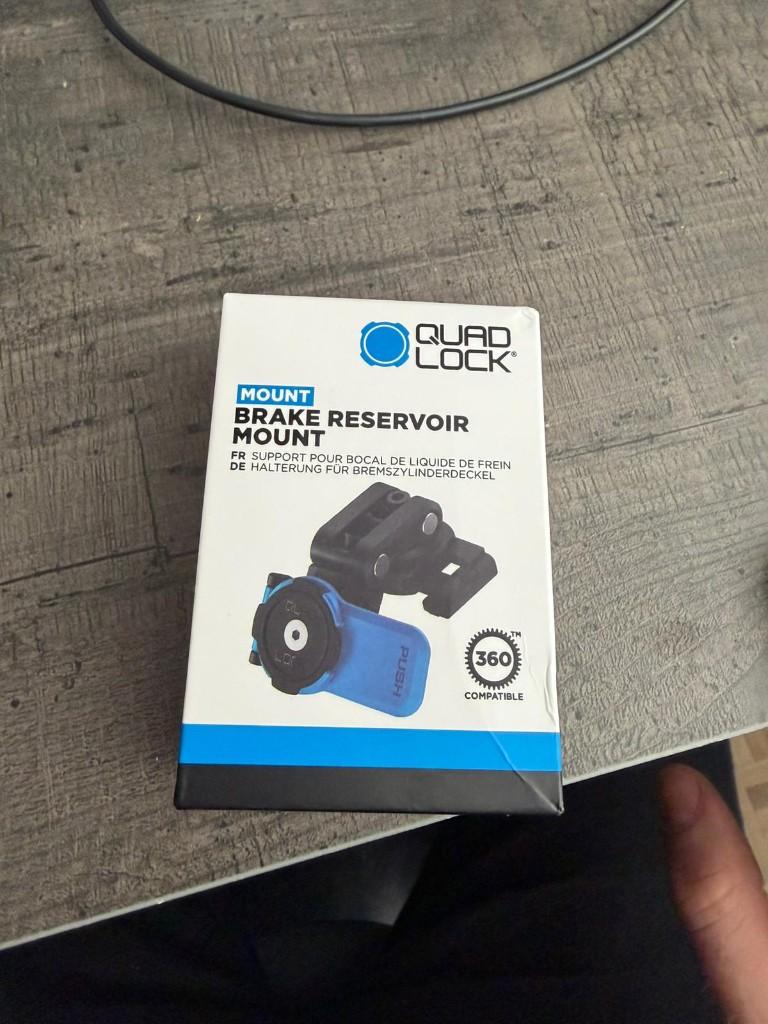 Support de réservoir de frein Quadlock - neuf dans sa boîte, Télécoms, Supports de téléphone, Enlèvement ou Envoi, Neuf, Moteur