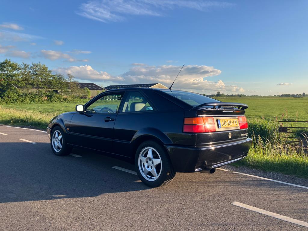 Te koop: VW Corrado VR6 - Nieuwe APK (tot mei 2028!), Auto's, Volkswagen, Voorwielaandrijving, Blauw, Leder, Handgeschakeld