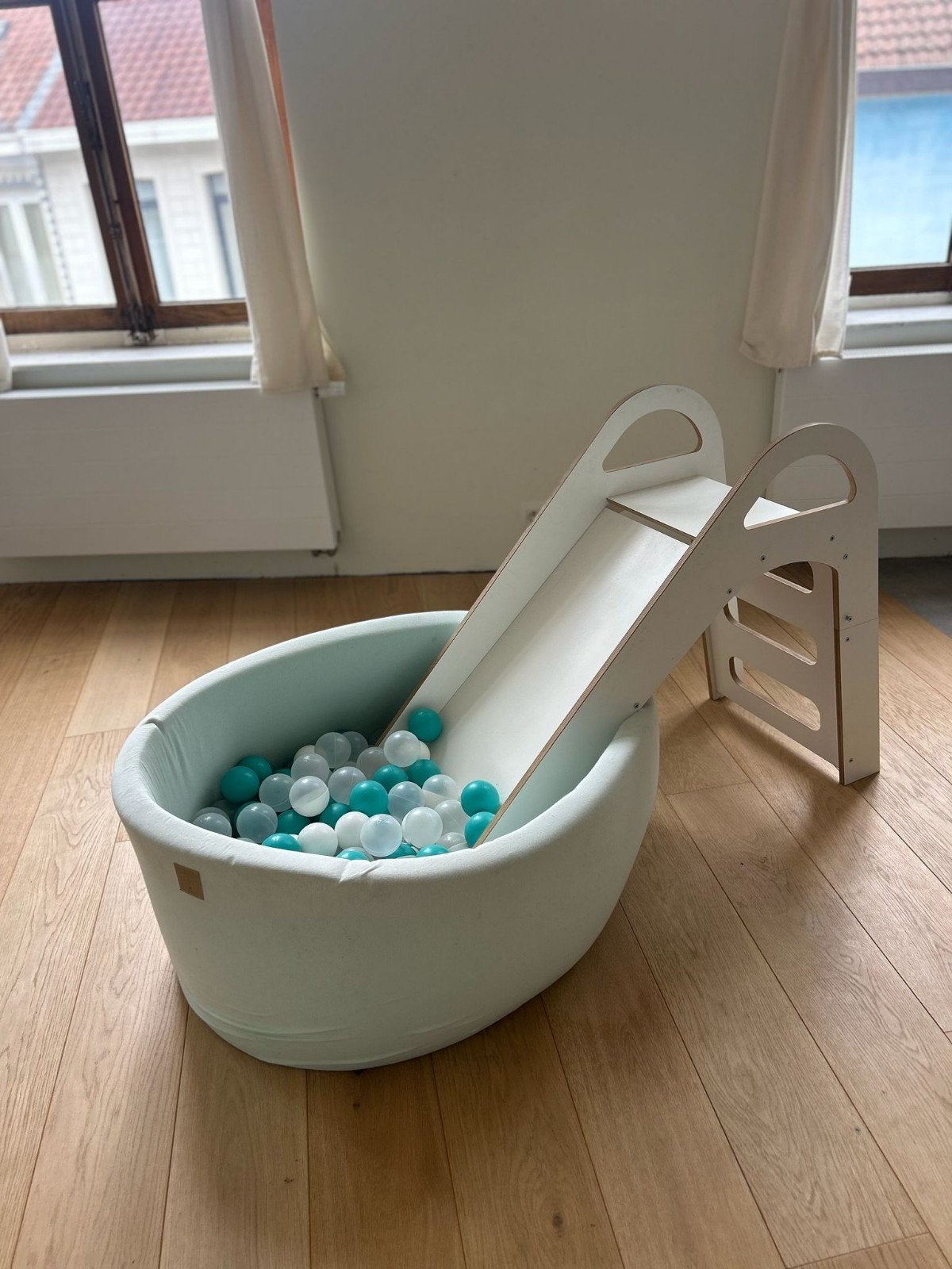 Piscine à balles avec toboggan, Enlèvement