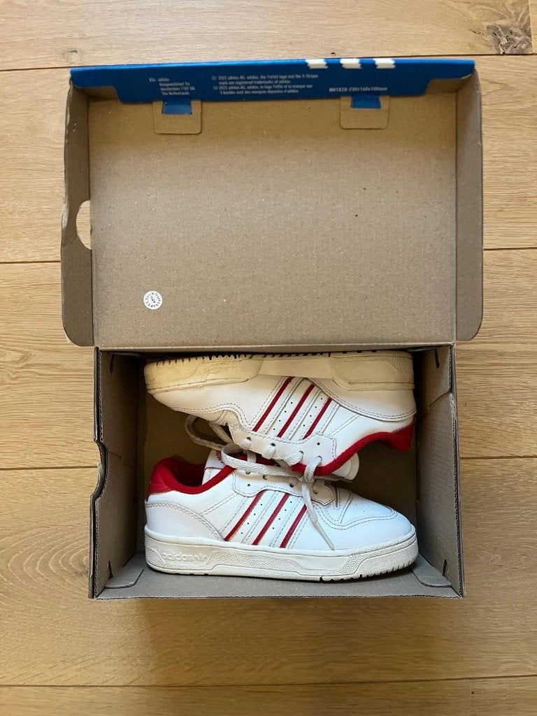 Adidas sneaker 'rivalry' - kinderschoen, Neuf, Adidas, Garçon ou Fille, Enlèvement ou Envoi