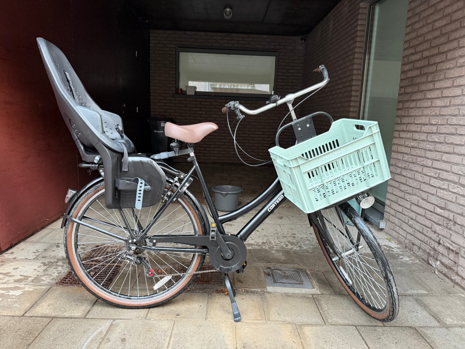 Moederfiets Cortina met bagagerek en krat vooraan, Autres marques, Comme neuf, Enlèvement, 0 siège
