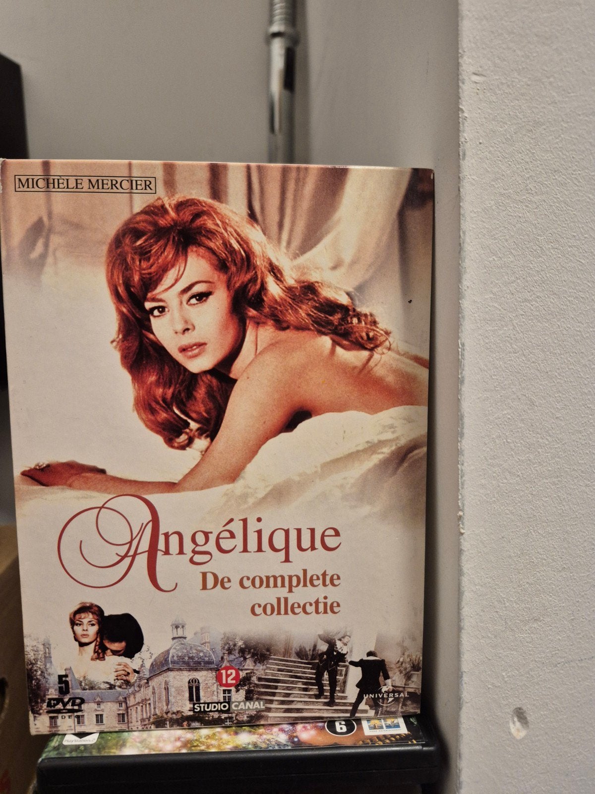 Angelique, Verzamelen, Ophalen