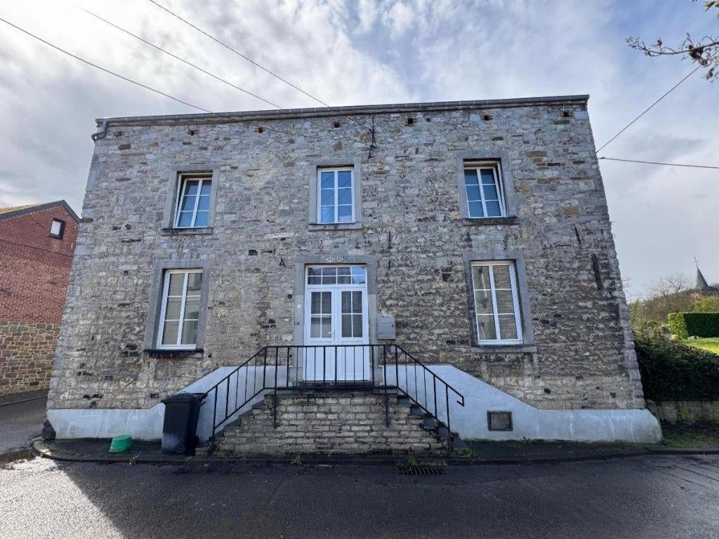 Charme, pierre et potentiel… une belle opportunité à Anhée, 120 m², Province de Namur, Jusqu'à 200 m², 3 pièces