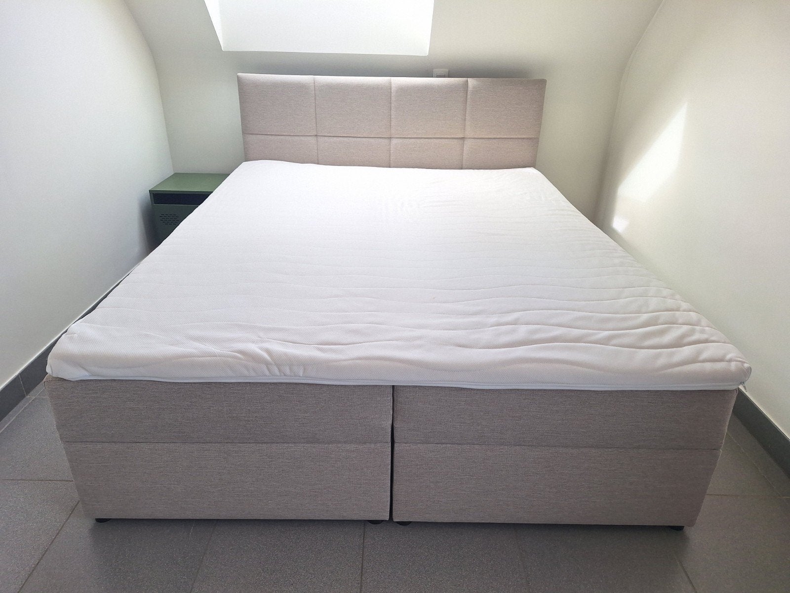 boxspring grijs als nieuw, Maison & Meubles, Gris, Comme neuf, Enlèvement, 200 cm