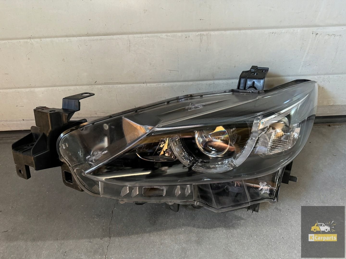 Phare avant gauche LED Full LED 1 lentille pour Mazda 6 GJ, Shinchi, Fuchu-Cho 3-1
730-8670  Hiroshima, Mazda Motor Corporation