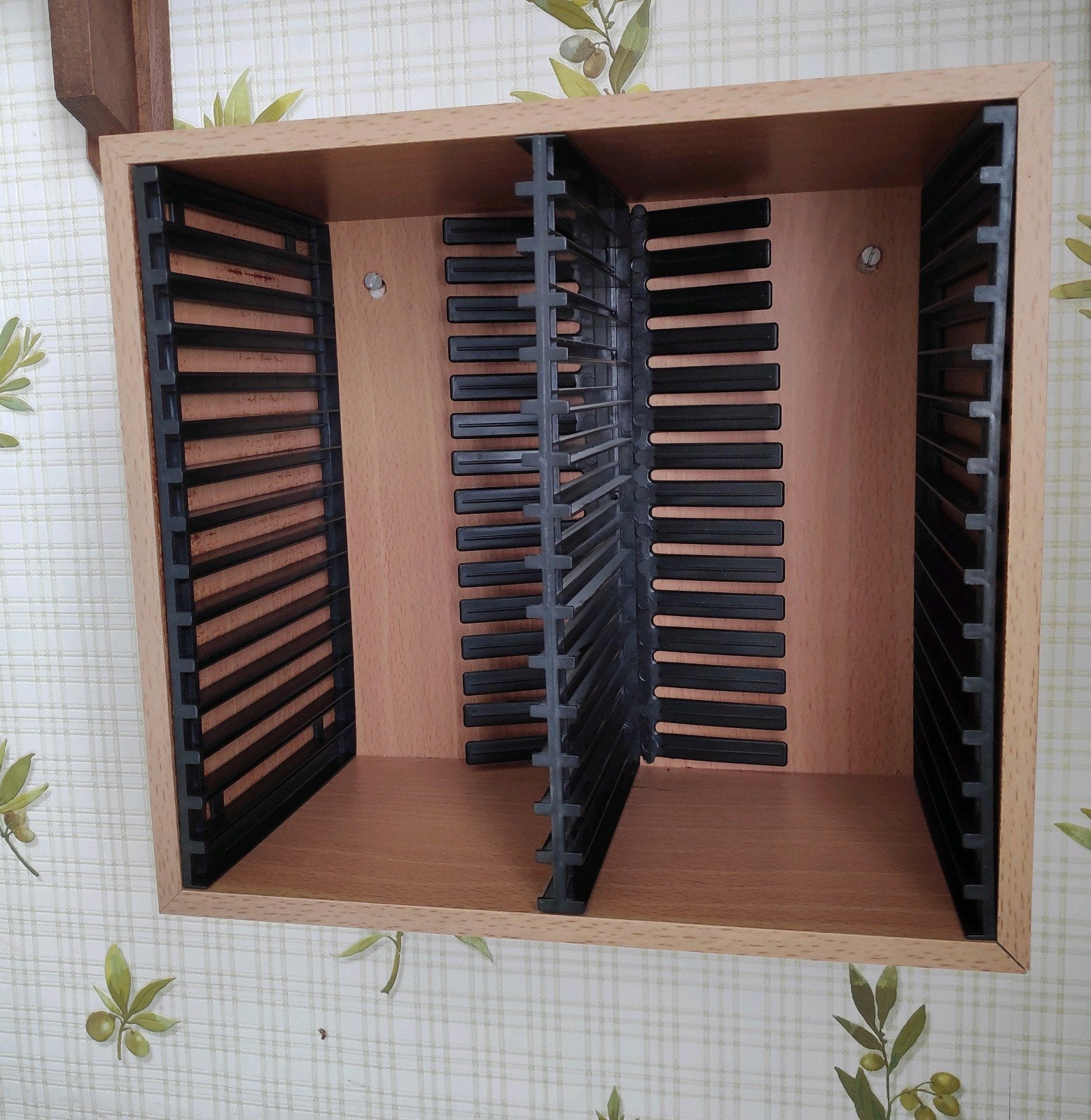 Rangement CD, 25 à 75 disques, Enlèvement, Utilisé, Bois