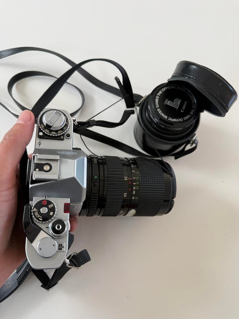 Canon AV-1 met FD 50mm f/1.4 lens & extra 35–70mm zoomlens., Ophalen of Verzenden, Zo goed als nieuw, Canon