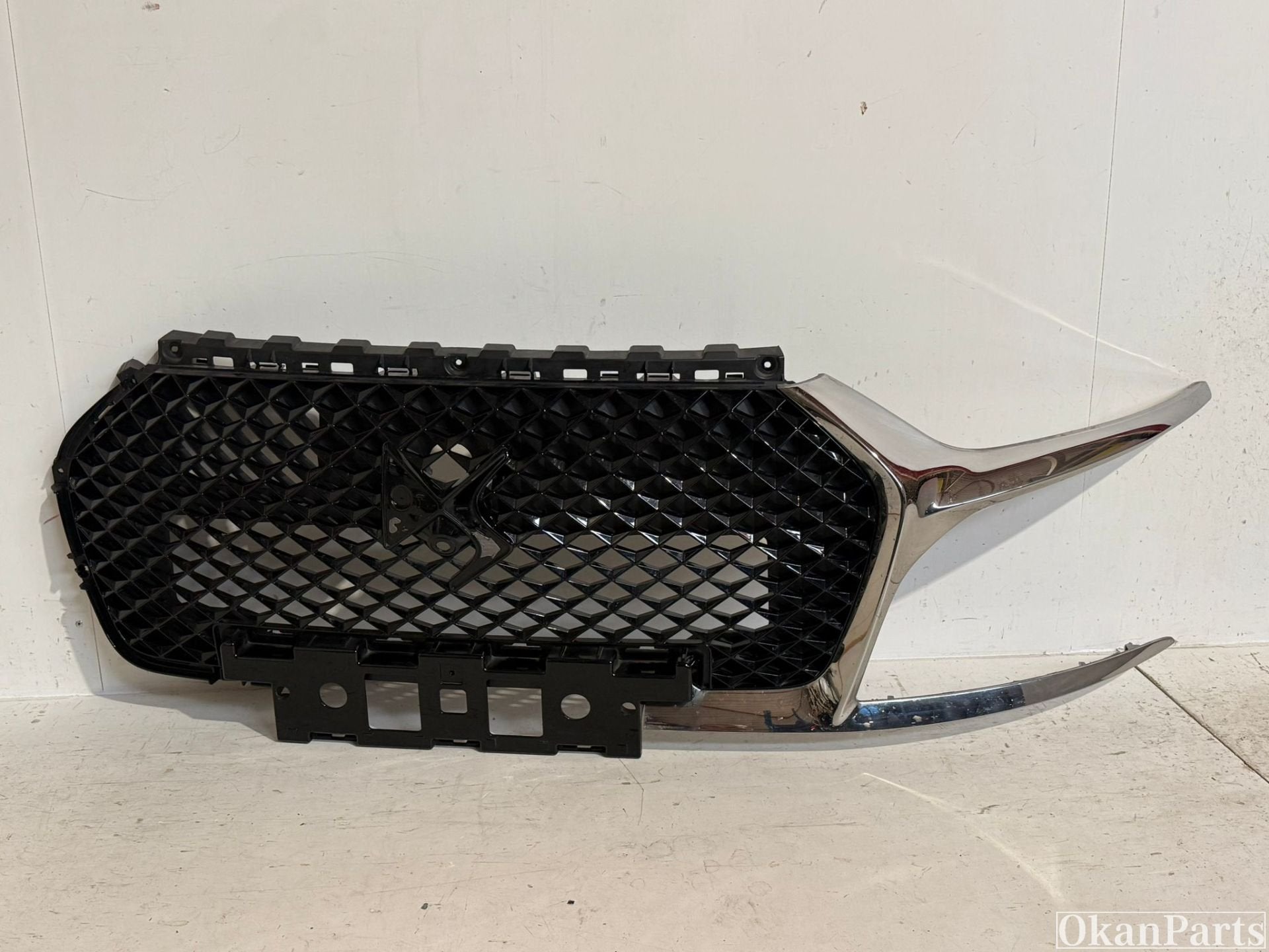 Citroen DS7 Crossback Grille 9819670477, Info@fabrikant.eu, Fabrikant BV, Utilisé, Avant