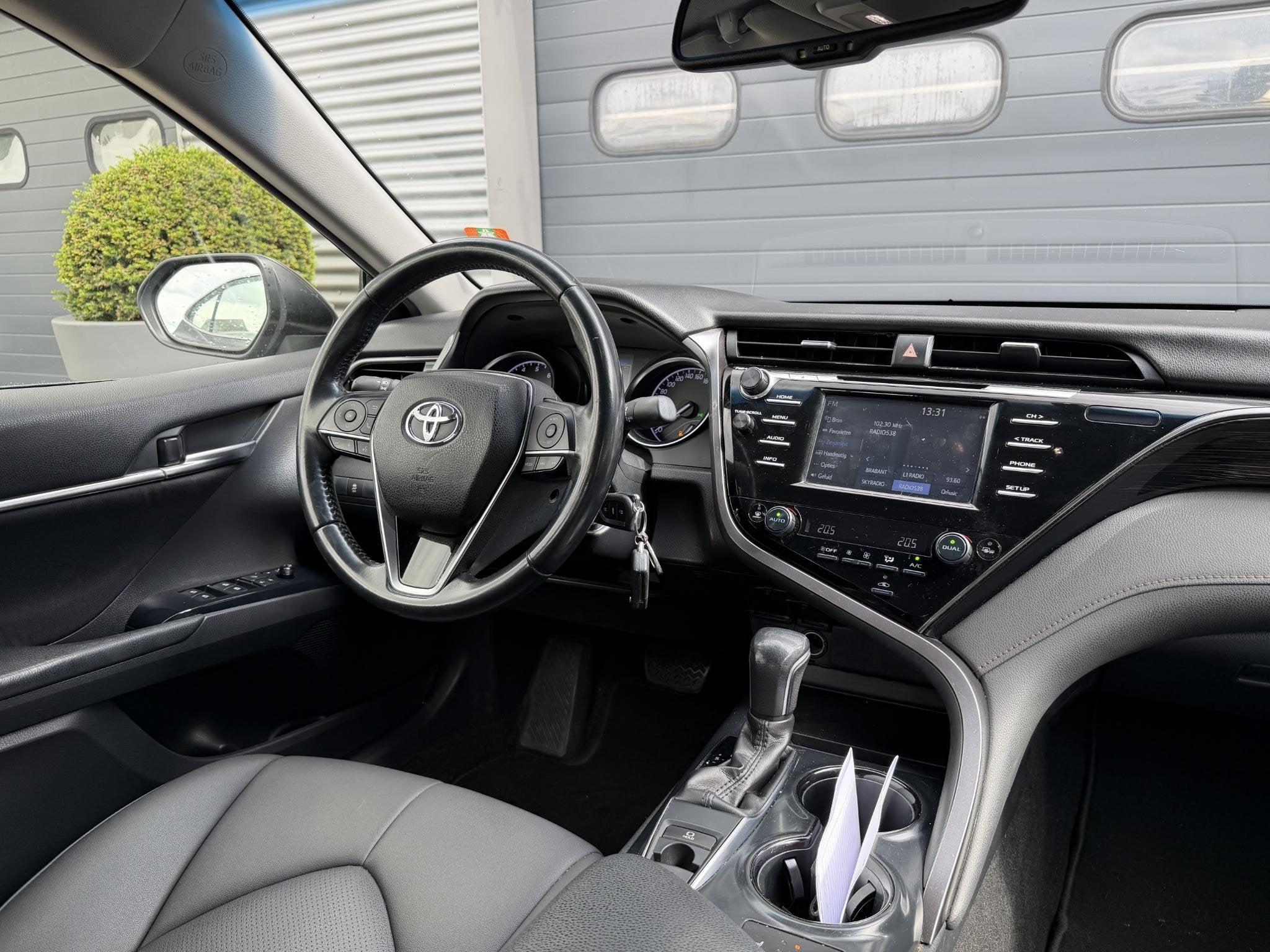 Toyota Camry 2.5 Hybrid Dynamic (automatique), Autos, Toyota, Cuir, 218 ch, 2487 cm³, Entreprise