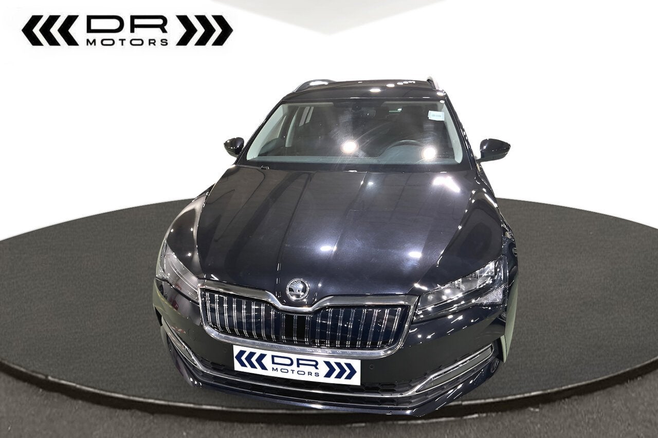 Skoda Superb 1.4 TSI PHEV AMBITION - CARPLAY - CAMERA - TOP, Parkeerassistent, 0 kg, Zwart, 5 deurs