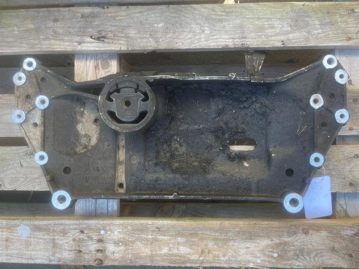 Subframe van een Volkswagen Caddy, Gebruikt, -, Volkswagen, -
