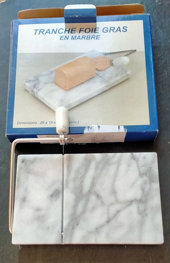 Coupe foie gras en marbre + 2 fils de rechange, Planche à découper/service, Enlèvement, Neuf