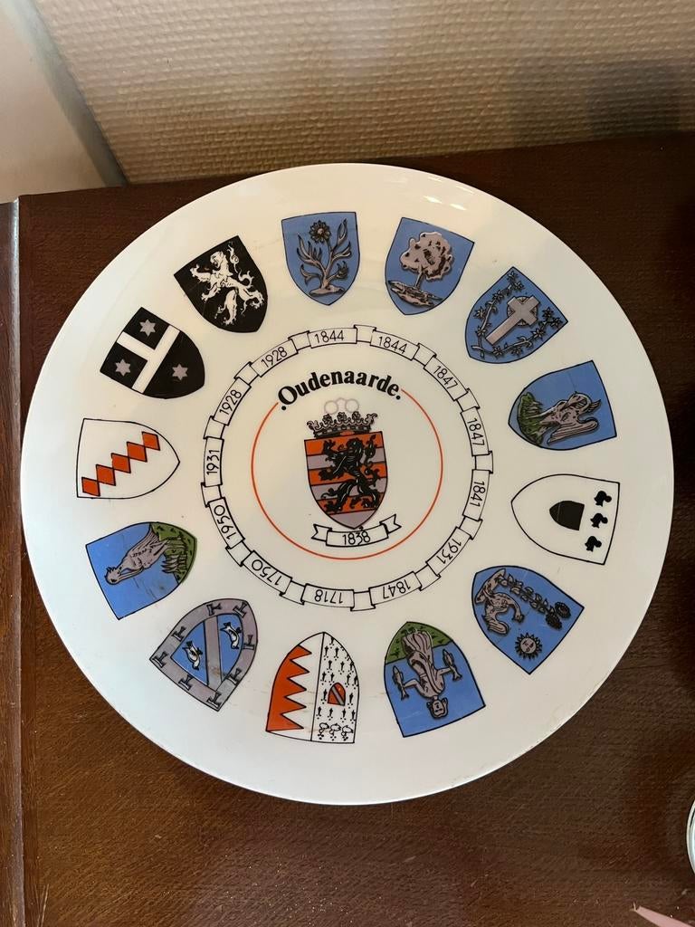 Vintage sierbord Oudenaarde – wapenschilden, Antiek en Kunst, Ophalen