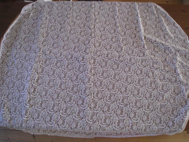 Nappe ronde, blanche avec sous-couche marron clair, parfaite, Enlèvement, Blanc
