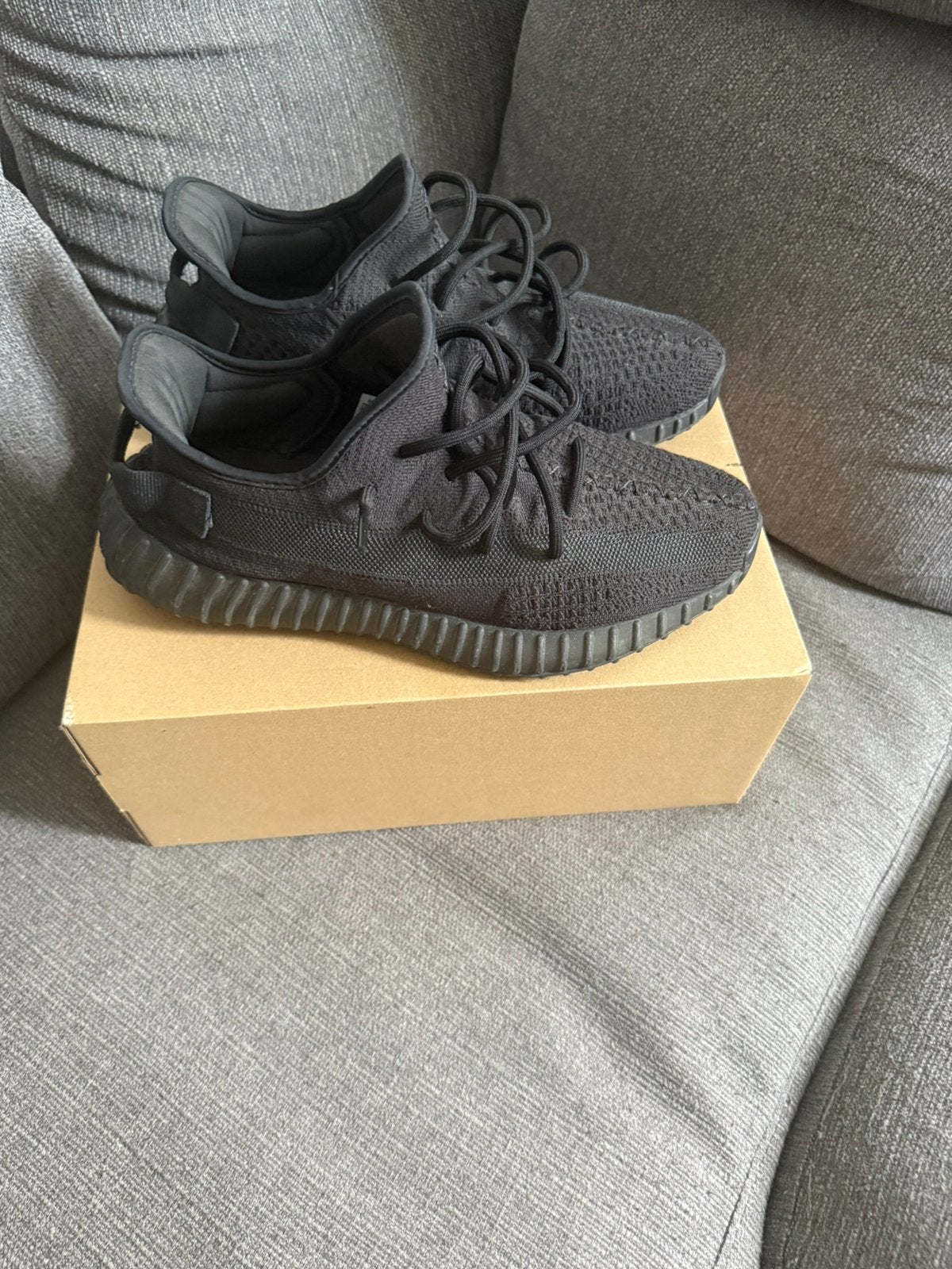 Yeezy 350 v2 onyx, Kleding | Heren, Ophalen of Verzenden, Zo goed als nieuw
