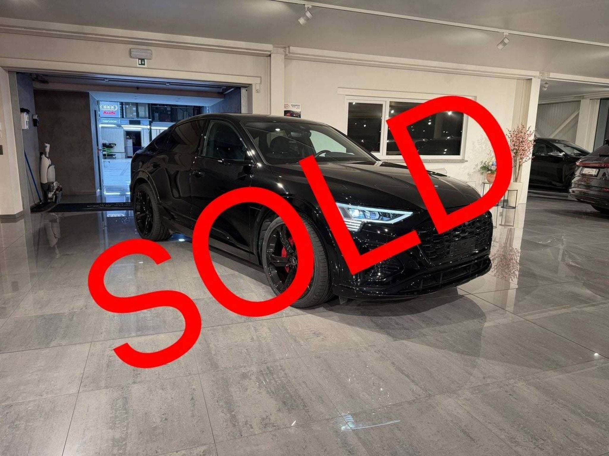 Audi Q8 e-tron SOLD BIJ GARAGE VRIENS YVES BV! (bj 2025), Auto's, Automaat, Gebruikt, Zwart, 340 pk