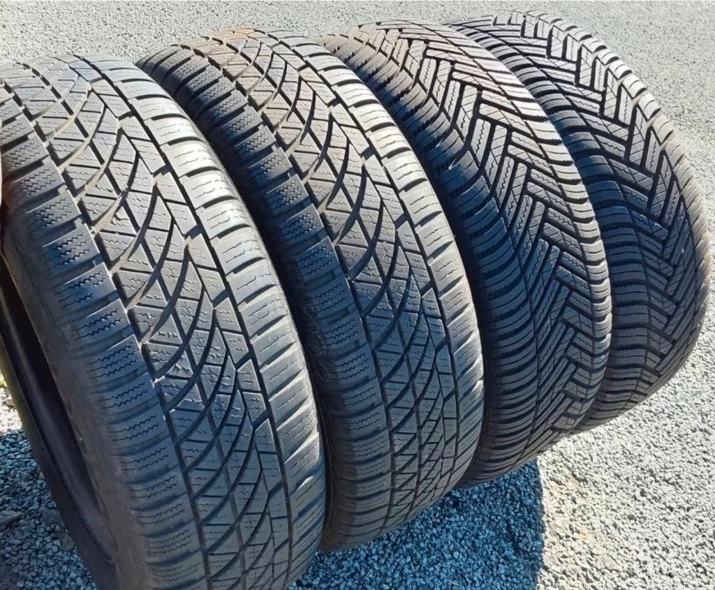 Bons pneus hiver 185/65-14 avec jantes Ford, Autos : Pièces & Accessoires, 14 pouces, Pneus et Jantes, Pneus hiver, 185 mm