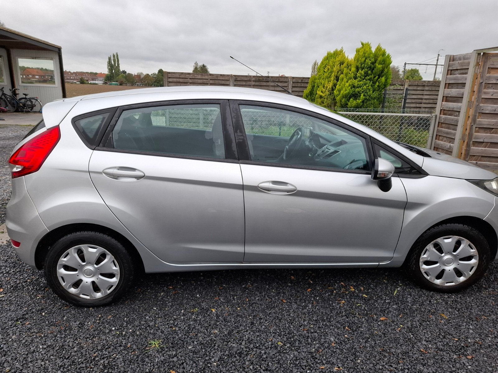 Ford Fiesta hatchback 5deurs 1.4 tdi 2011 zilvergrijs, Auto's, Voorwielaandrijving, Stof, Particulier, Fiësta