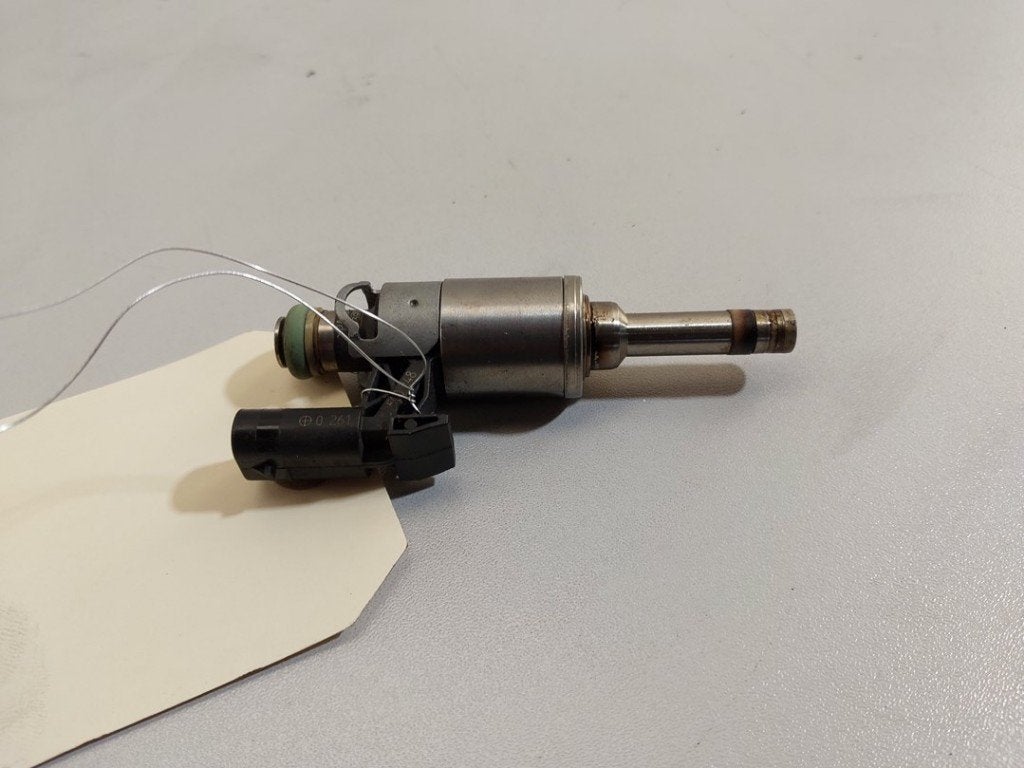 INJECTEUR Volkswagen Golf VII (AUA) (01-2012/03-2021), Robert Bosch AG, Volkswagen, Utilisé, Robert-Bosch-Allee 1
74232  Abstatt, DE