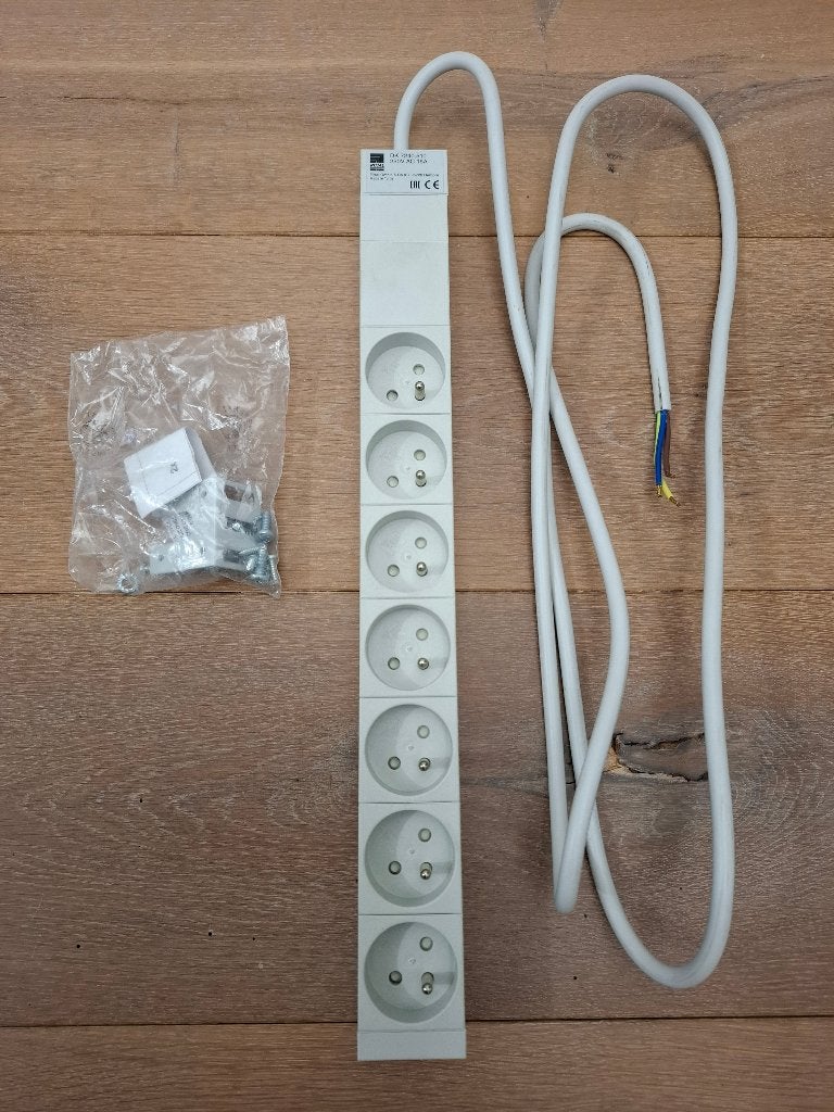 Wandcontactdoosstrook - Rittal / 7240.510 - Penaarde - NIEUW, Computers en Software, Serverkasten, Verzenden, Nieuw