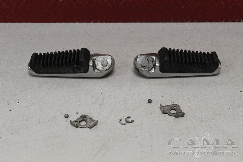 VOETSTEUN SET VOOR Suzuki UX 150 Sixteen (UX150) (01-1970/-), Dhr. S. di Majo, Gebruikt, Info@cama-motorparts.nl, P.J. Troelstraweg 8 8
3144 CX  MAASSLUIS, NL