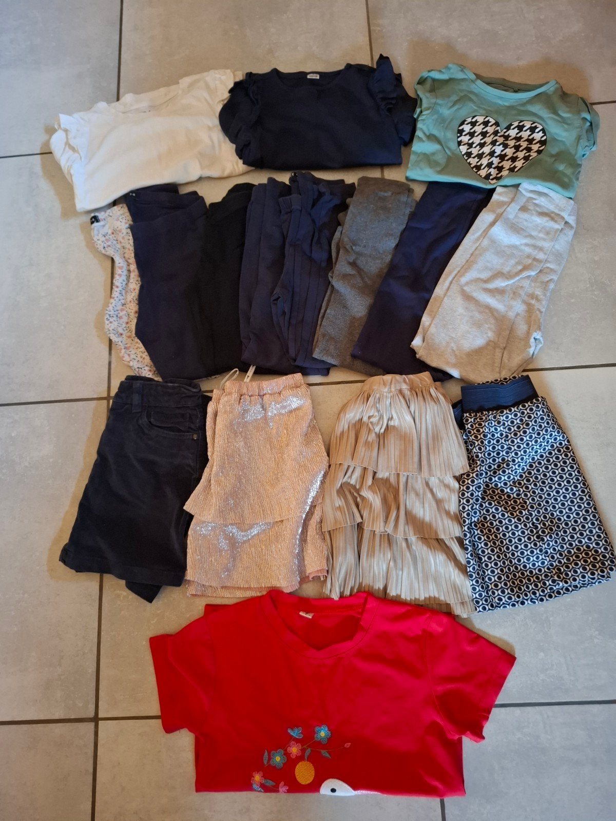 lot vêtements fille 7 ans, Enfants & Bébés, Enlèvement